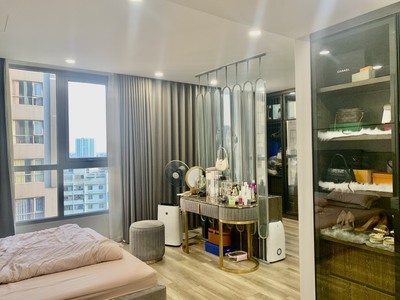 Gia đình bán căn hộ 4 phòng ngủ, park 7 3
