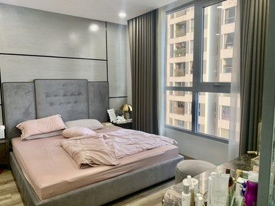 Gia đình bán căn hộ 4 phòng ngủ, park 7 4