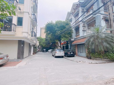 Bán tòa nhà văn phòng 8 tầng, nguyễn cơ thạch, thang máy hiện đại, dt 55m2. giá 17 tỷ. 2