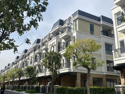 Bán căn nhà phố Q9 full nội thất sổ sẵn vào ở ngay 1