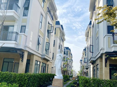 Bán căn nhà phố Q9 full nội thất sổ sẵn vào ở ngay 3
