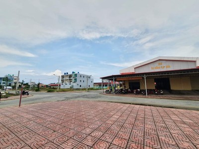 Bán đất nền mặt tiền chợ mới thị trấn thạnh Phú 0
