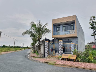 Bán đất nền mặt tiền chợ mới thị trấn thạnh Phú 1