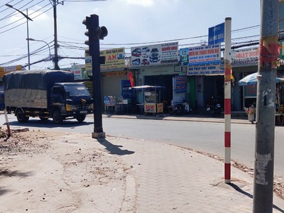Vị trí dắc địa cách chợ Võ Văn Vân Vĩnh Lộc B chỉ 200m đất ở khu dân cư chủ cần bán 300 triệu 1