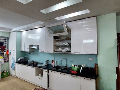 Cần bán gấp căn biệt thự ngay mặt hồ tây 160m mặt tiền 10m giá chưa đến 200 tr/m ô tô vào nhà . 2