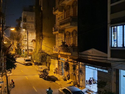 Chính chủ cần cho thuê nhà mặt phố trần đăng ninh 2 tầng 1 tum tại hà nội 0