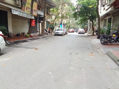 Cho thuê nguyên căn đầm trấu, hai bà trưng, 55m2x4txmt4, 2 mặt đường, oto đỗ trước sau, vỉa hè rộng. 0