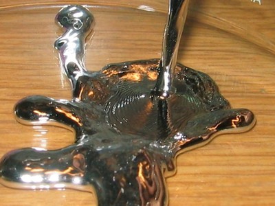 Vàng miếng , thủy ngân và các khoáng sản khác để bán . 3