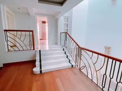 Bán biệt thự cửa bắc ba đinh cách phố 20 m dt 170 m2 5 tầng mt 8,5 m giá 45 tỷ lh huyền 77 1