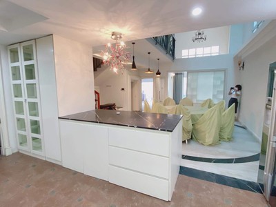 Bán biệt thự cửa bắc ba đinh cách phố 20 m dt 170 m2 5 tầng mt 8,5 m giá 45 tỷ lh huyền 77 0