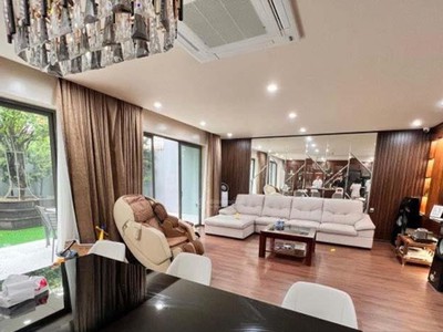 Biệt thự sân vườn Sao Đỏ 200m ngay gần Cầu Võ Nguyên Giáp GIÁ 15.5 tỉ 0