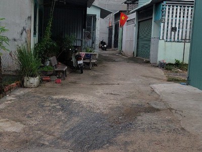 Chính chủ cần tiền bán lô đất thổ cư 87m2có sẵn nhà cấp 4 0