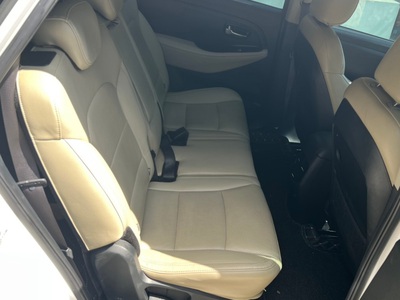 — Kia Rondo 2.0 AT màu trắng 9