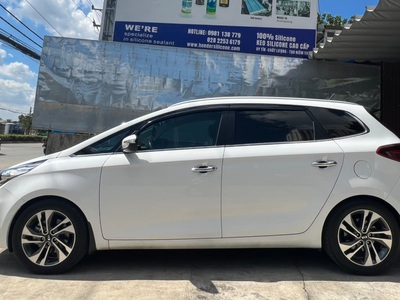 — Kia Rondo 2.0 AT màu trắng 6