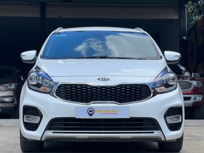 — Kia Rondo 2.0 AT màu trắng 0