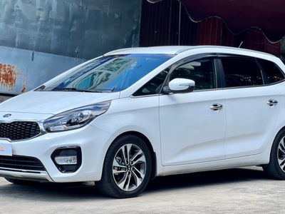 — Kia Rondo 2.0 AT màu trắng 2
