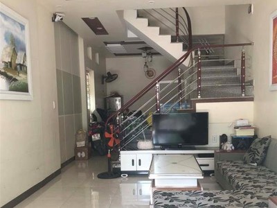 Bán nhà ngõ 213 Đông Khê 42m x 3 tầng GIÁ 2.5 tỉ để lại hết nội thất 1