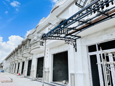 Sở hữu nhà phố view công viên nước 1