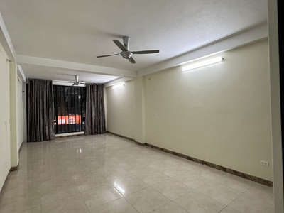 Chính chủ cần cho thuê tầng 2 diện tích 85m2 mặt đường Dương Quảng Hàm 4