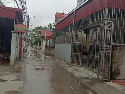 Bán nhà mặt ngõ Đằng Hải diện tích 40m x 3 tầng GIÁ 2.5 tỉ ô.tô đỗ cửa thoải mái 2