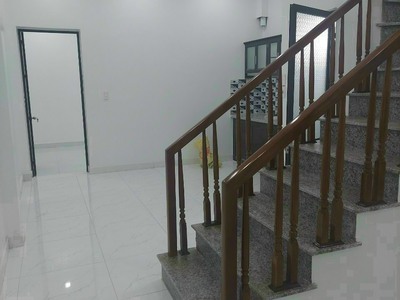 Nhà 2 tầng có sân cổng phường Nam Sơn, quận Kiến An. Có 3 phòng ngủ 2