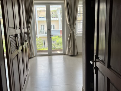 CHO THUÊ NHÀ KHU INTRESCO BÌNH CHÁNH, DT 5X20M, Hầm trệt, 2 lầu, áp mái, nội thất cơ bản giá 22 tr 8