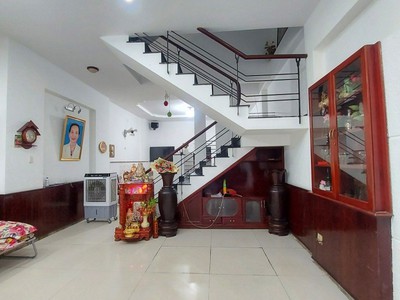 -Bán nhà mặt tiền sát bên BigC Phú Thạnh, ngang 5m bề thế, 2 tầng BTCT 0