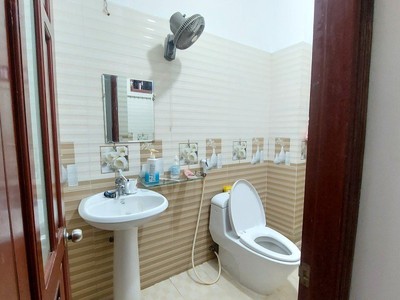 -Bán nhà mặt tiền sát bên BigC Phú Thạnh, ngang 5m bề thế, 2 tầng BTCT 4