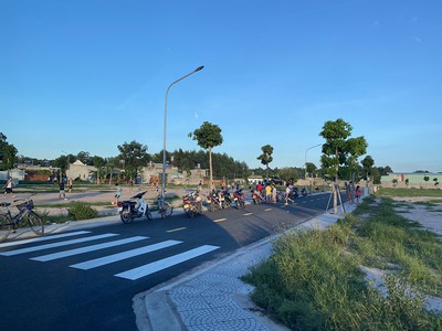 Giá 450tr 150m2 sổ hồng sẵn Liền kề khu dân cư 2