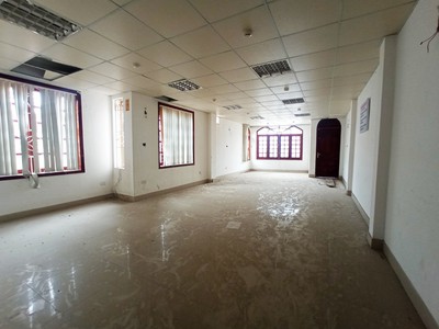 Cho thuê nhà 3 tầng, mặt bằng kinh doanh mặt đường Đà Nẵng 1