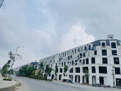 Chính chủ bán căn liền kề đường 17m, đầu hồi ngã tư. Giá nhỉnh 7 tỷ cả nhà và đất. 0