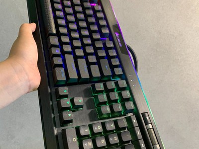 Cần Bán Bàn Phím Corsair K95 RGB Platinum 1