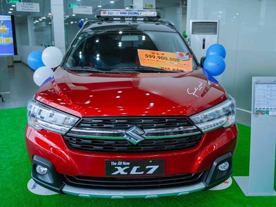 Suzuki XL7 xe 7 chỗ gia đình 1
