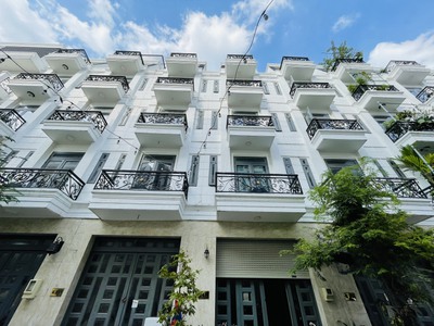 Cần tiền nên giảm giá mạnh bán gấp nhà 4 lầu có thang máy gần CĐ Điện Lực 2