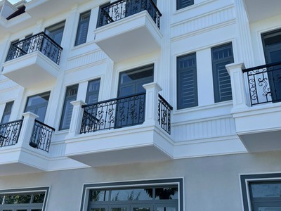 Bán nhà 1 trệt 2 lầu sân thượng trả chậm 18 tháng 2