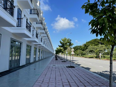 Bán nhà 1 trệt 2 lầu sân thượng trả chậm 18 tháng 1