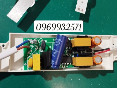 Bán buôn bán lẻ đèn panel 60x60 trần thả dạng hộp giá 1xx tại Bắc Ninh, hàng tốt dày dặn nguồn to 1