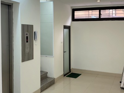 Cho thuê tầng 1   2 nhà 2 mặt phố  tòa nhà 8 tầng  - Số 165 phố Phương Mai, Quận Đống Đa 3