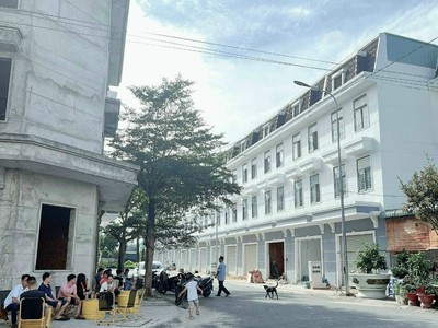Nhà phố mặt tiền sổ sẵn thành phố Bình Dương 7
