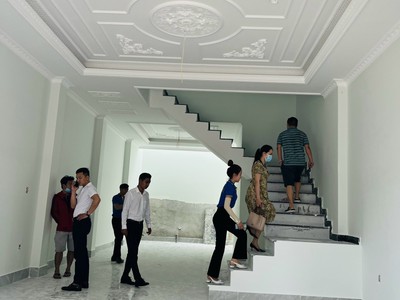 Nhà phố mặt tiền sổ sẵn thành phố Bình Dương 3