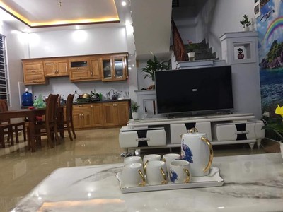 Cho thuê nhà siêu rẻ ô tô đỗ cửa 3