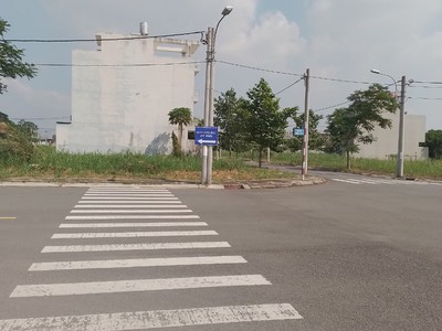 Chính chủ bán gấp nhà mặt tiền đường 826 c long hậu, buôn bán nối dài đường lê văn lương nhà bè 1