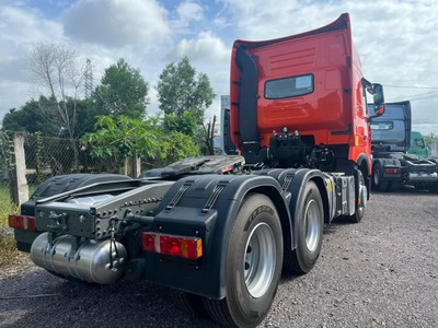 Xe đầu kéo howo Sitrak440hp sẵn xe giao ngay 1