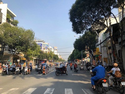 Bán nhà mtkd nguyễn sơn ngay lê khôi  dt 5.5x20m, 1 lầu, gía 22 tỷ tl 1