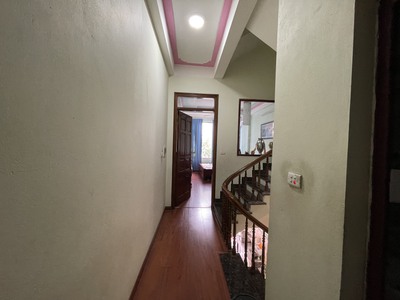 Bán gấp căn nhà 4 tầng đối diện trường Chu Văn An tại Giang Biên, Long Biên, kinh doanh được. 1