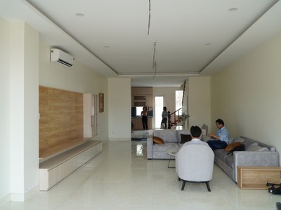 Nhà mặt tiền uyên hưng 1
