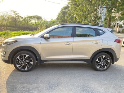 Đổi xe mới thừa ko đi Bán xe huydai tucson đăng ký tháng 7/2019 bản 1.6 bi tubo ,màu ghi vàng 6