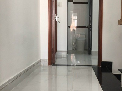 Nhà đẹp 5 tầng BTCT vào ở liền,Q.Tân Bình, ô tô vào nhà, 5pn,6 wc chỉ 4