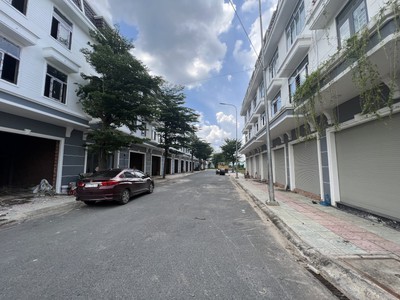 Em còn căn nhà bán xả lỗ cuối năm 1