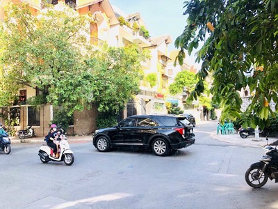 Chính chủ cho thuê nguyên căn góc 5 tầng 2 mặt tiền đường hoa sứ - cù lao - phú nhuận 3